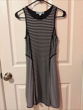 dina be Black & White Striped Sleeveless Midi Dress